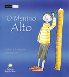 O menino alto